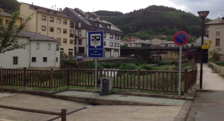 Área autocaravana en Navelgas “Area de Navelgas” en, Asturias